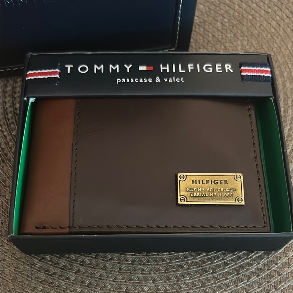 Tommy Hilfiger Brown Key & Card Holder